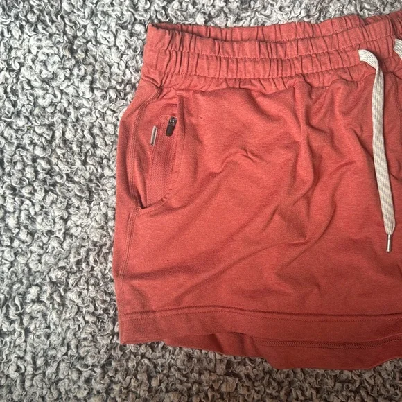 Vuori Halo Performance Shorts - Picture 4 of 7